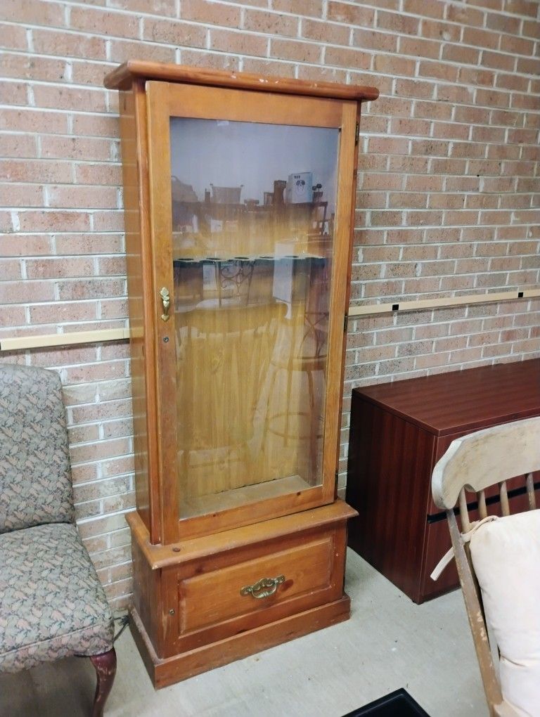 Nice Stand-up Display Cabinet