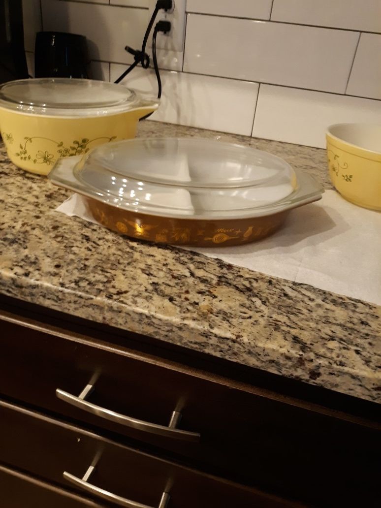 Vintage Pyrex Dishware