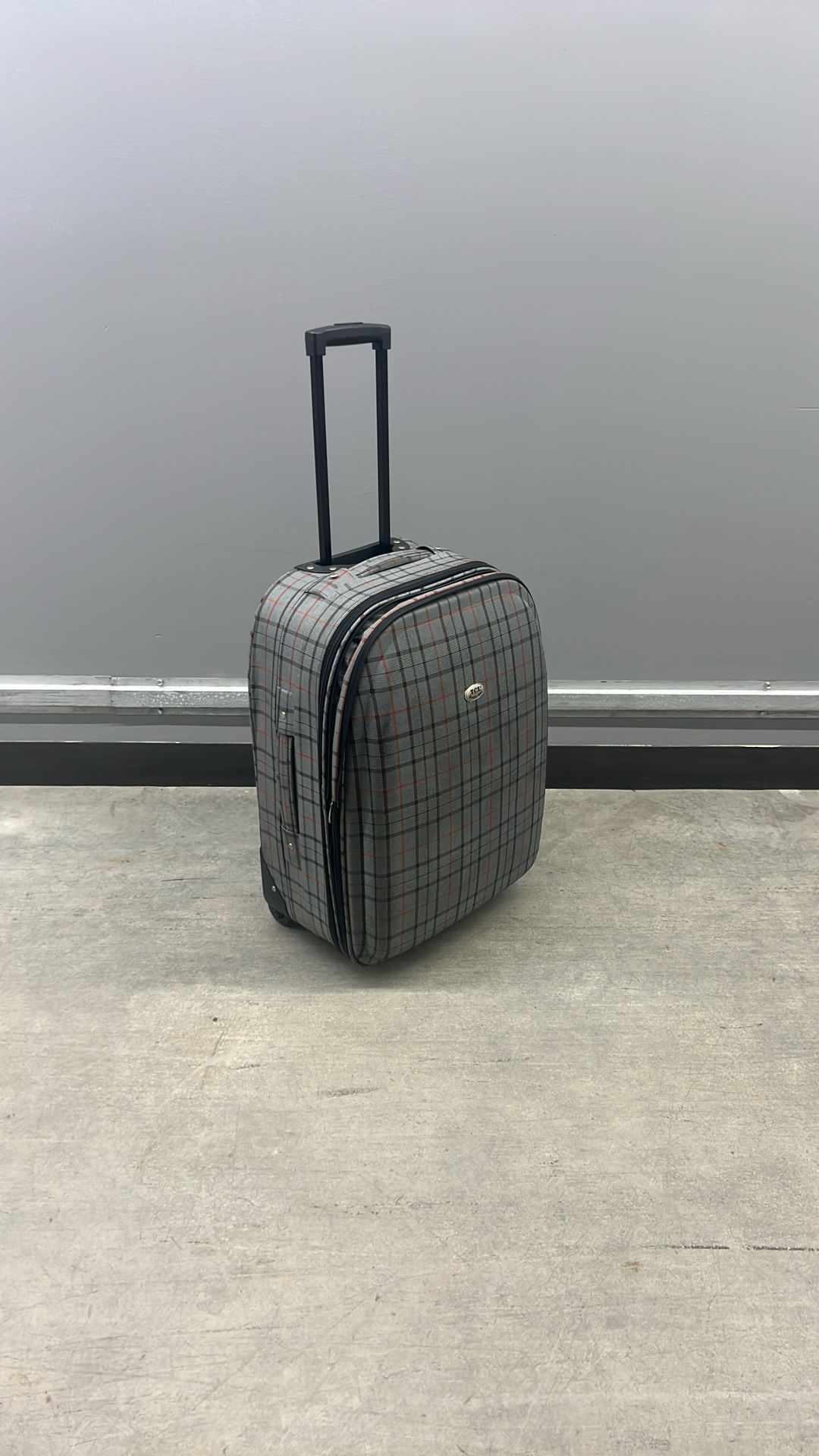 Hard Case Rolling Luggage with Expanding Zipper
