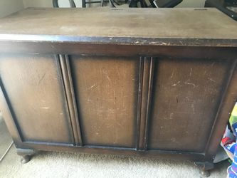 VINTAGE STORAGE/BLANKET CHEST