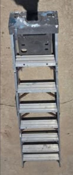 3 ladders (escaleras) different prices