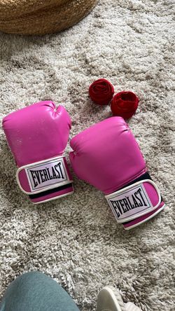 Everlast Pink Boxing Gloves with Hand Wraps