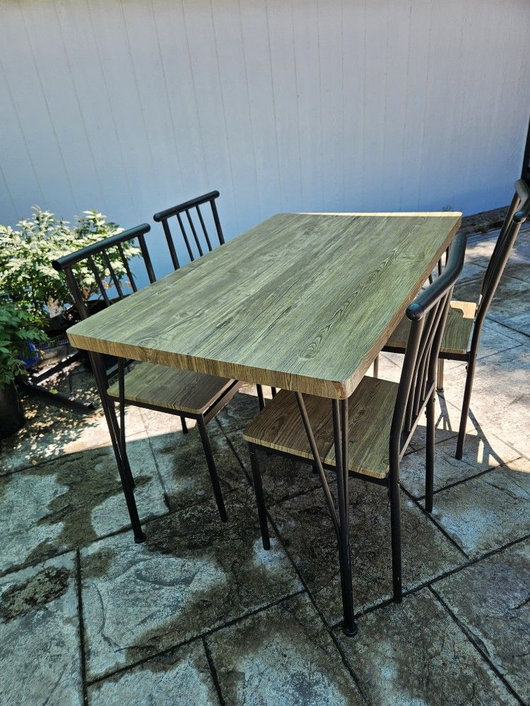 Breakfast Table With 4 Chairs