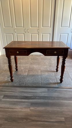 Wood inlaid desk