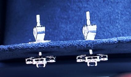 Blue sapphire and diamond earring in 18K