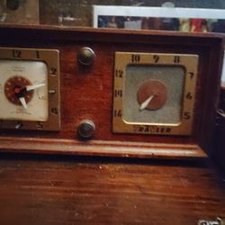 Vintage Wood Clock Radio