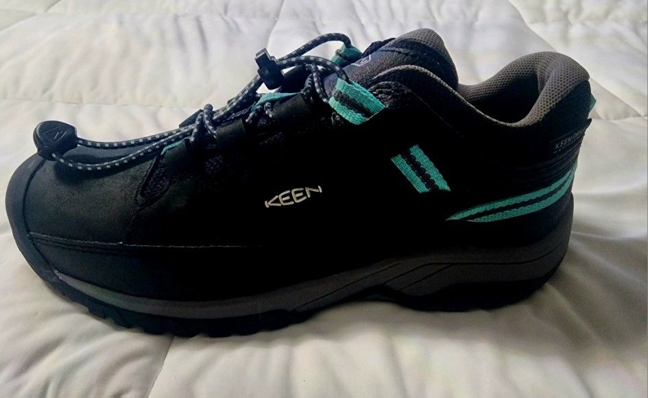 Keen Waterproof Hiking Shoes. New
