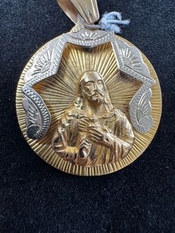 Two-Tone Jesus Pendant Excellent Condition 10K Gold Round Religious Charm Necklace