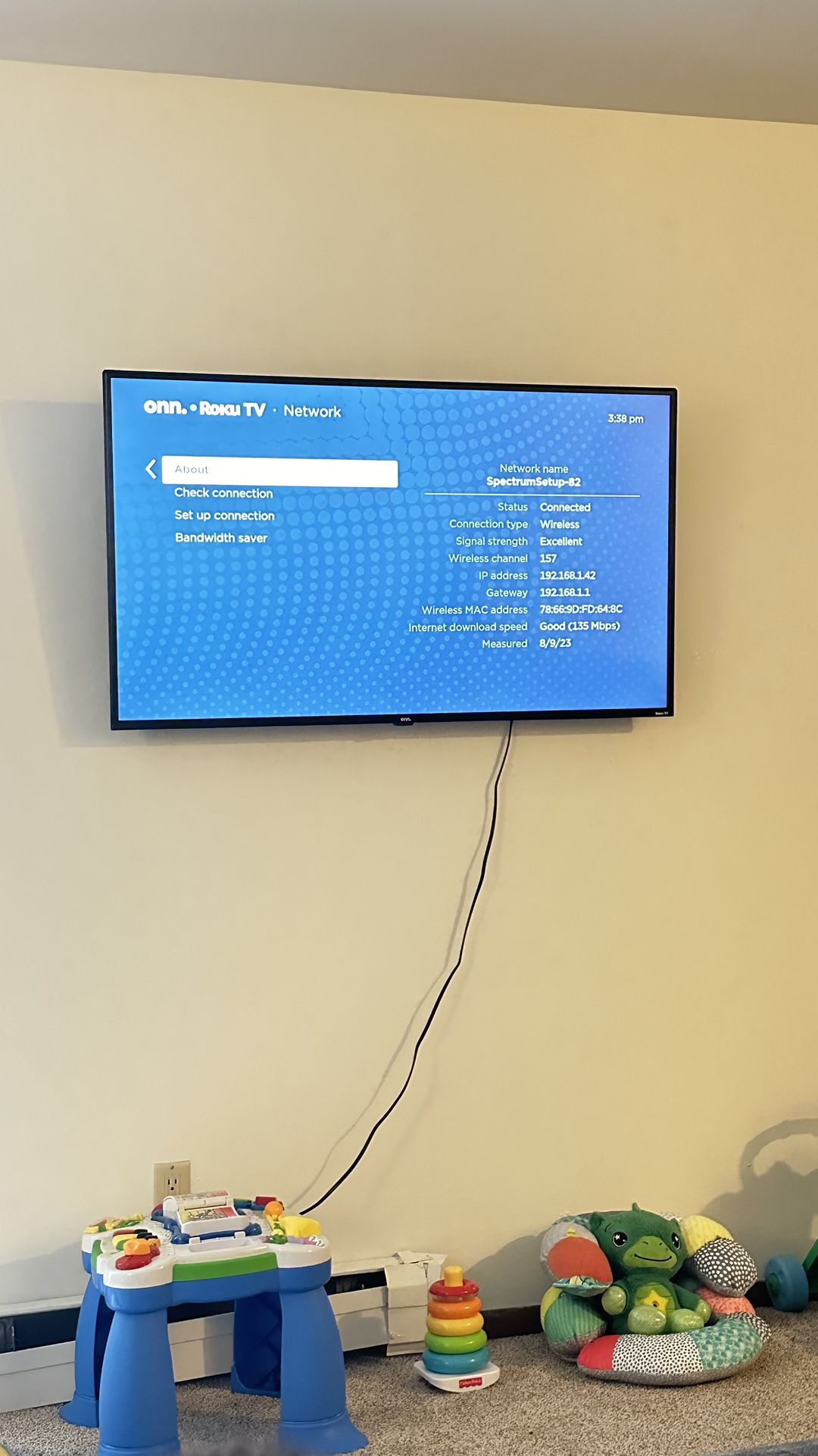 50' Inch Roku TV + Basic Tv Mount 