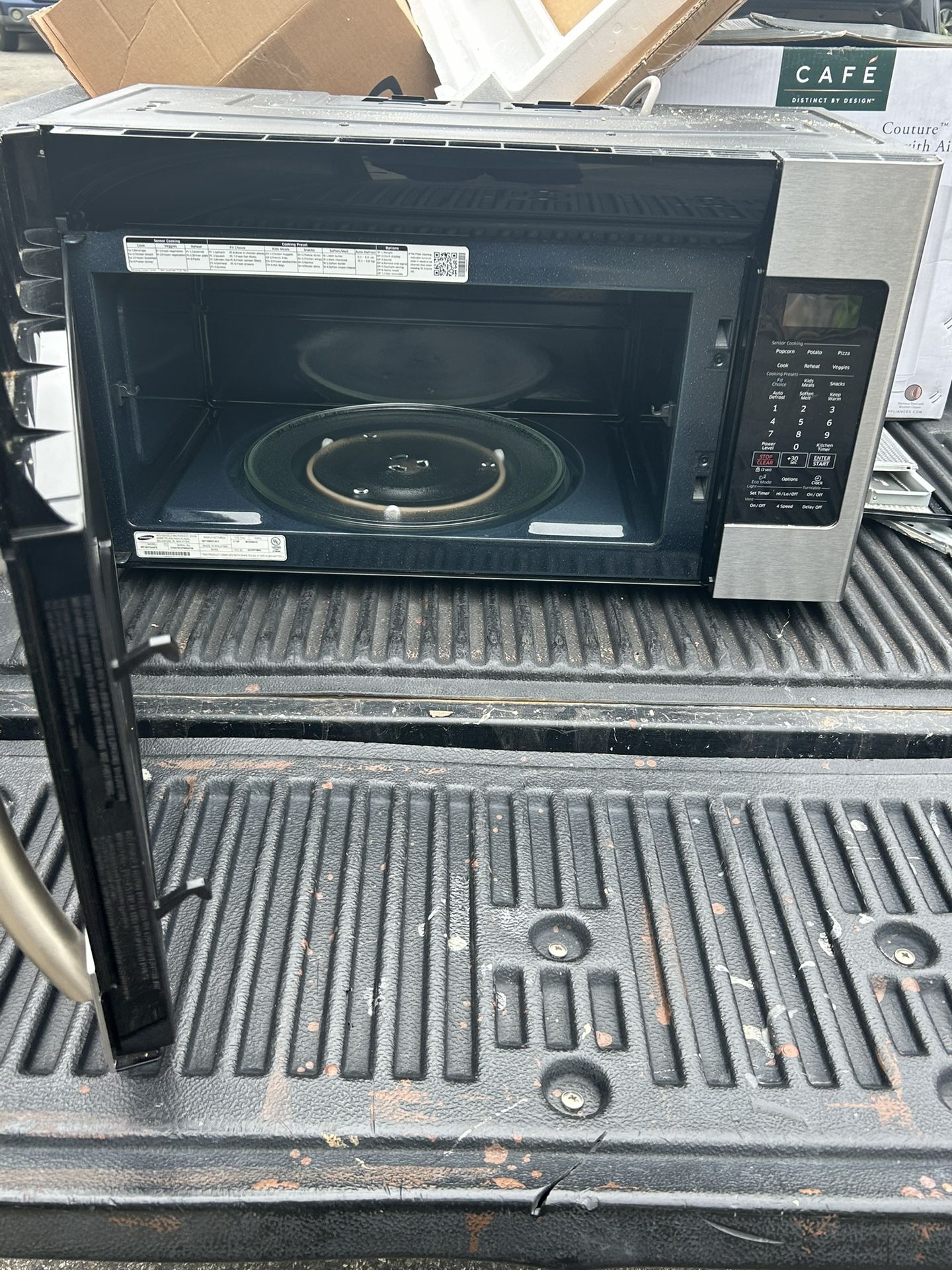 Microwave Samsung Under Counter Like New