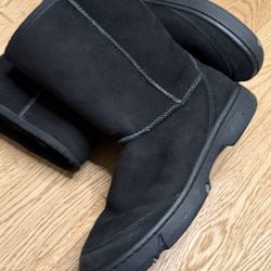 Women’s UGG Boots Size 9W In Very Good Clean Condition