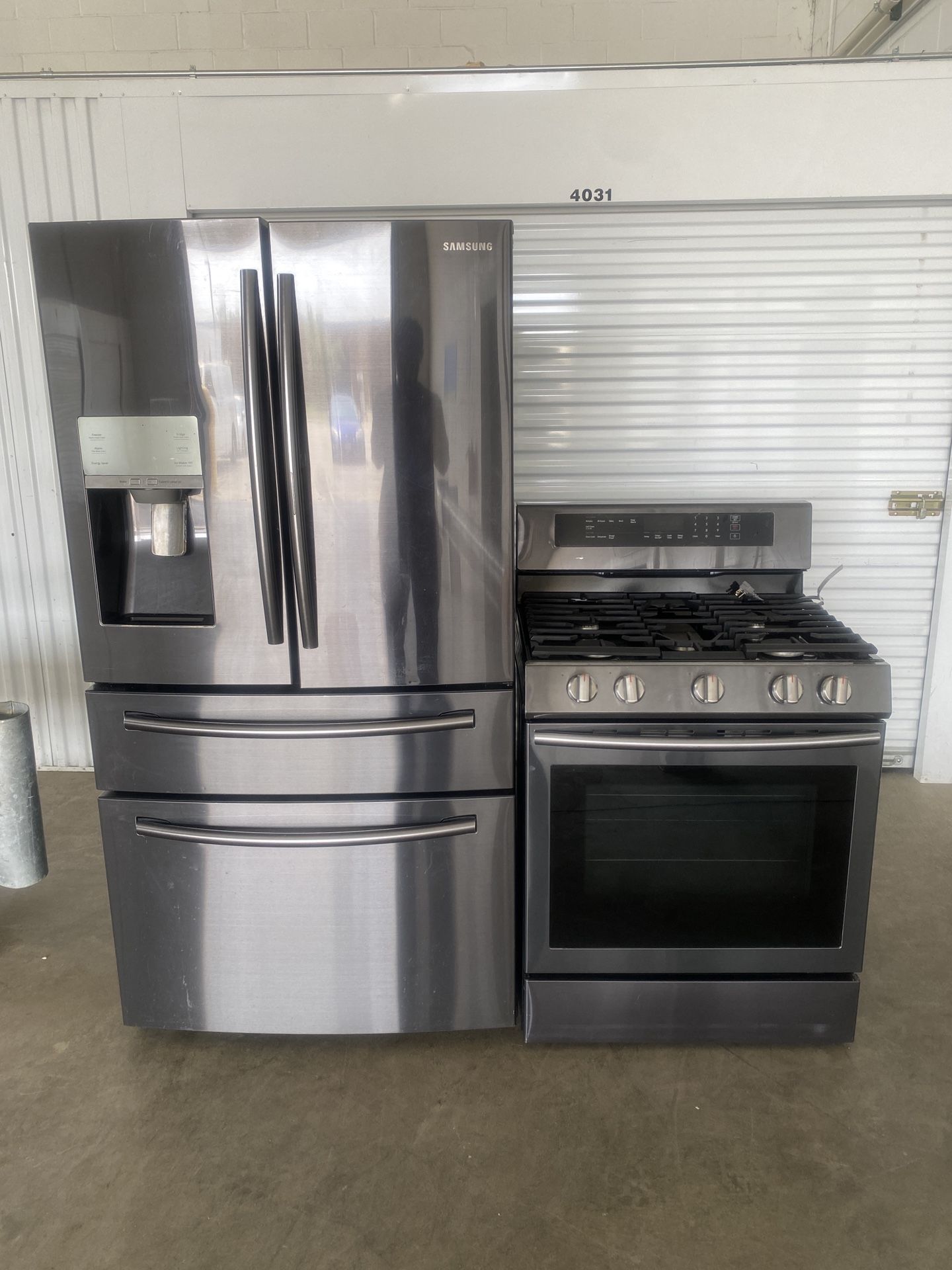 Samsung Refrigerator + Stove Set – Black Stainless Steel