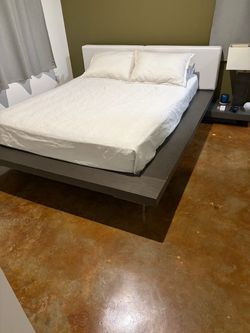 Queen wood leather bad