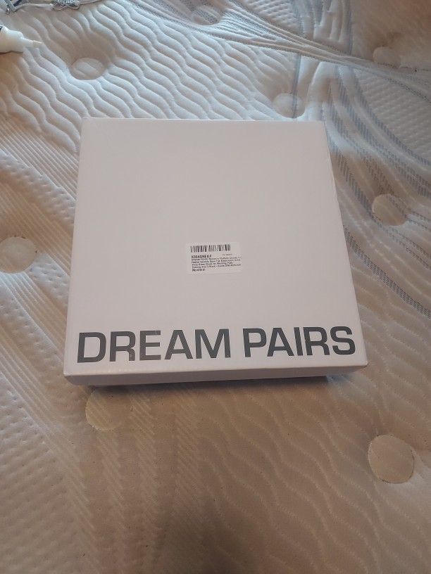 Size 9 Dream Pairs 5" High Heels
