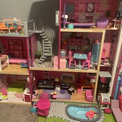Barbie House / With Furniture 