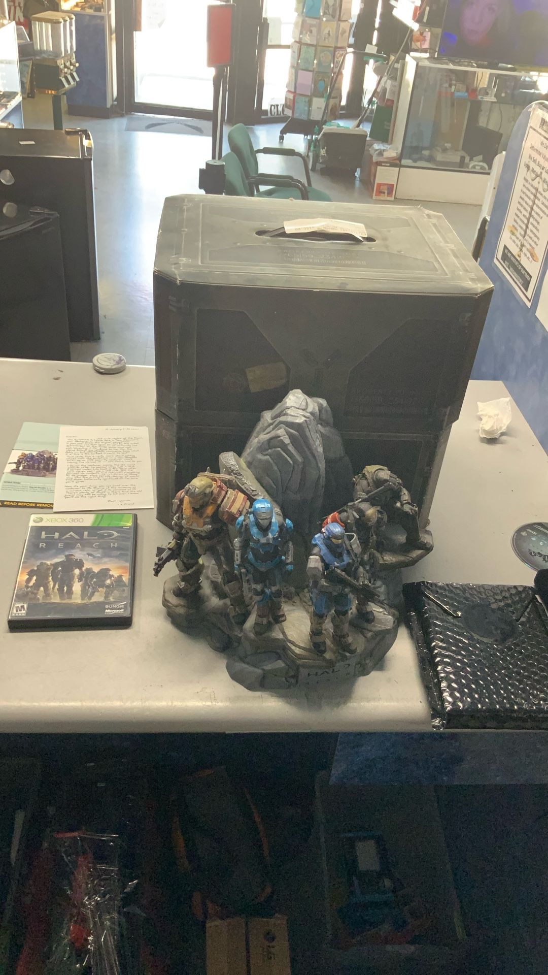Halo Reach Legendary Collector’s Edition Packaging, Case, Journal, Game, & Statue