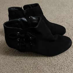 new women’s boots (size 6.5)
