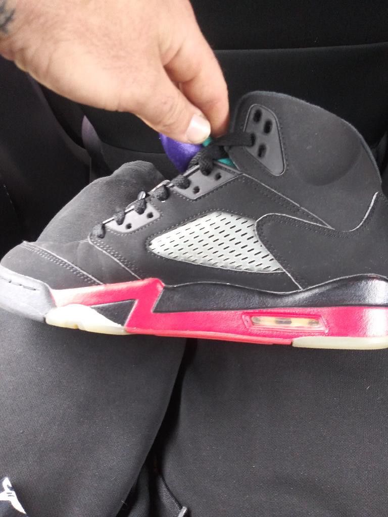 JORDAN 5s $200 BRAND NEW OBO TRADE MAKE OFFER BRAND NEW JORDAN 5s WORN ONCE SIZE 8