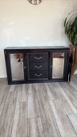 High end buffet table