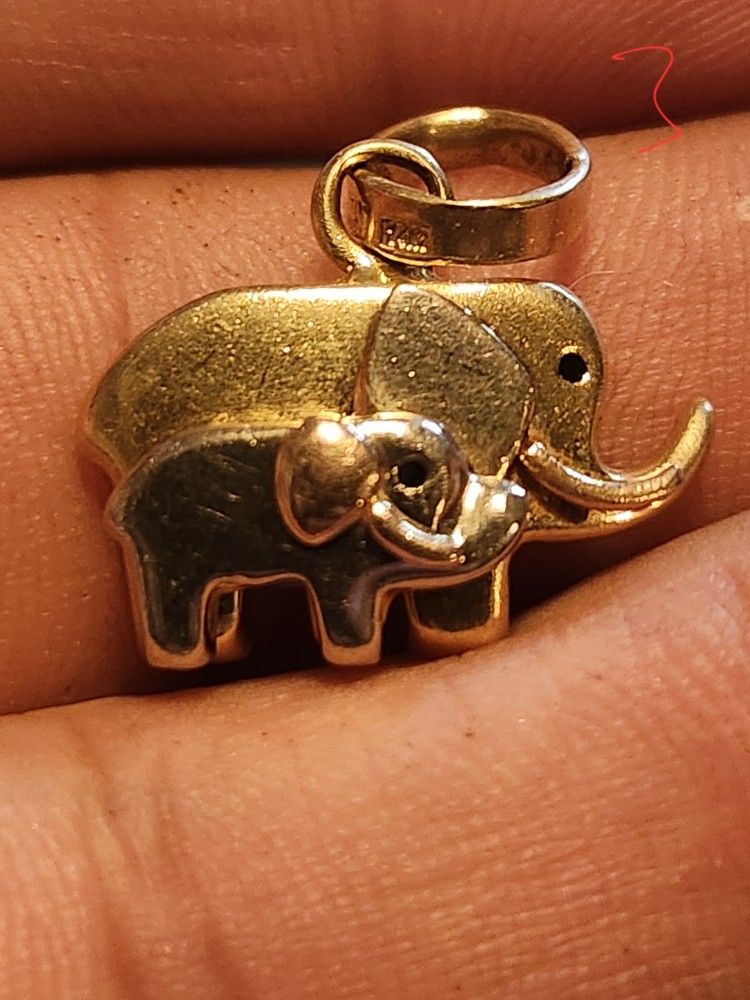 Beautiful 14kt Gold Elephant Pendant