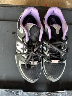 Ladies, New Balance Running Shoes, Unworn, Size 6 1/2.  19