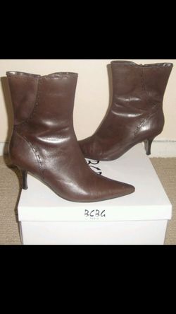 Brown Bandolino leather boots size 7. Brown leather booties.