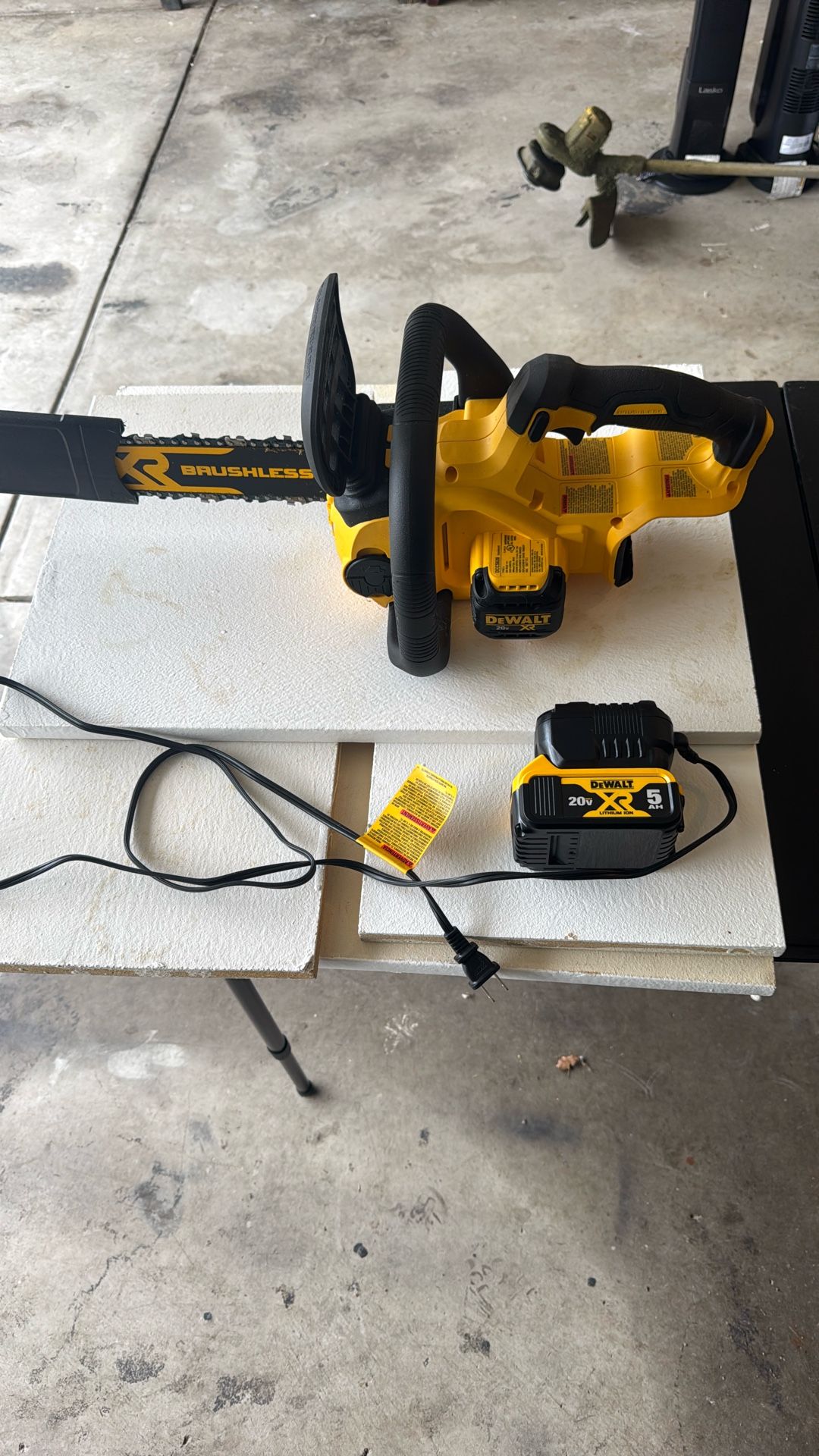 Dewalt 12” 20v Battery Chainsaw W/ Battery