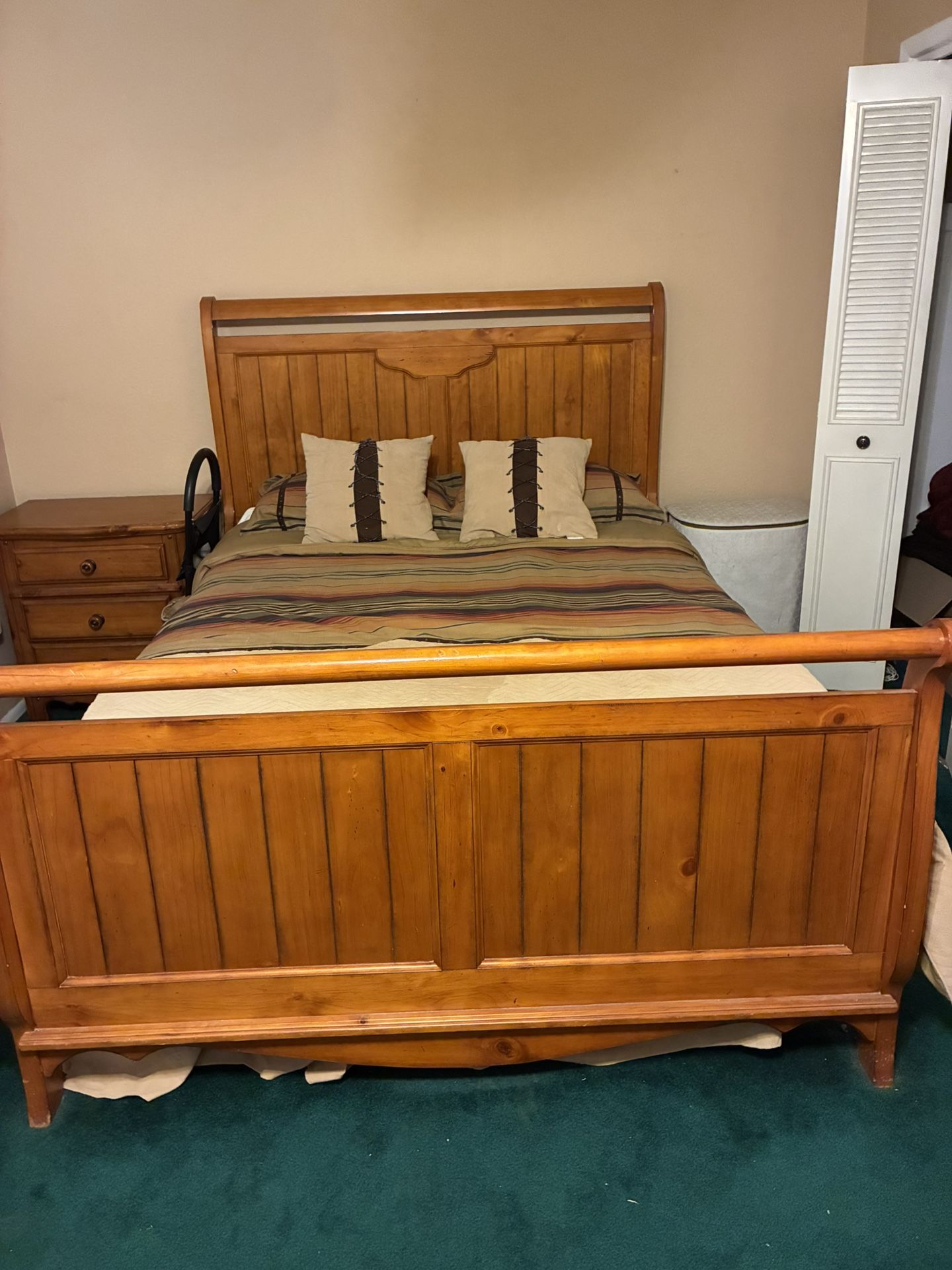 Queen Bed Room Set