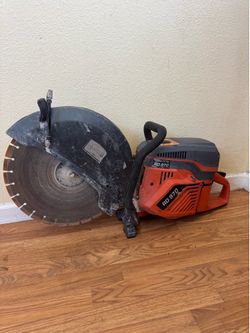 Concrete saw
