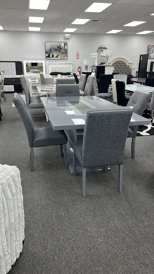 Elegant high gloss grey finish dining set with a clear glass inlay to round off the look