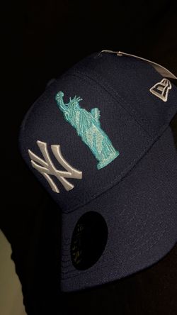 New Era NY Yankees Statue of Liberty Snapback Cap