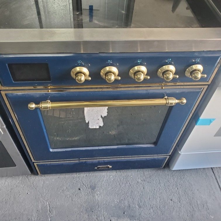 lives majestic Italian brand new open box HI END stove electric 220 volt warranty new regular prices $8000.my prices $3999