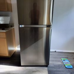Refrigerator For Sale 
