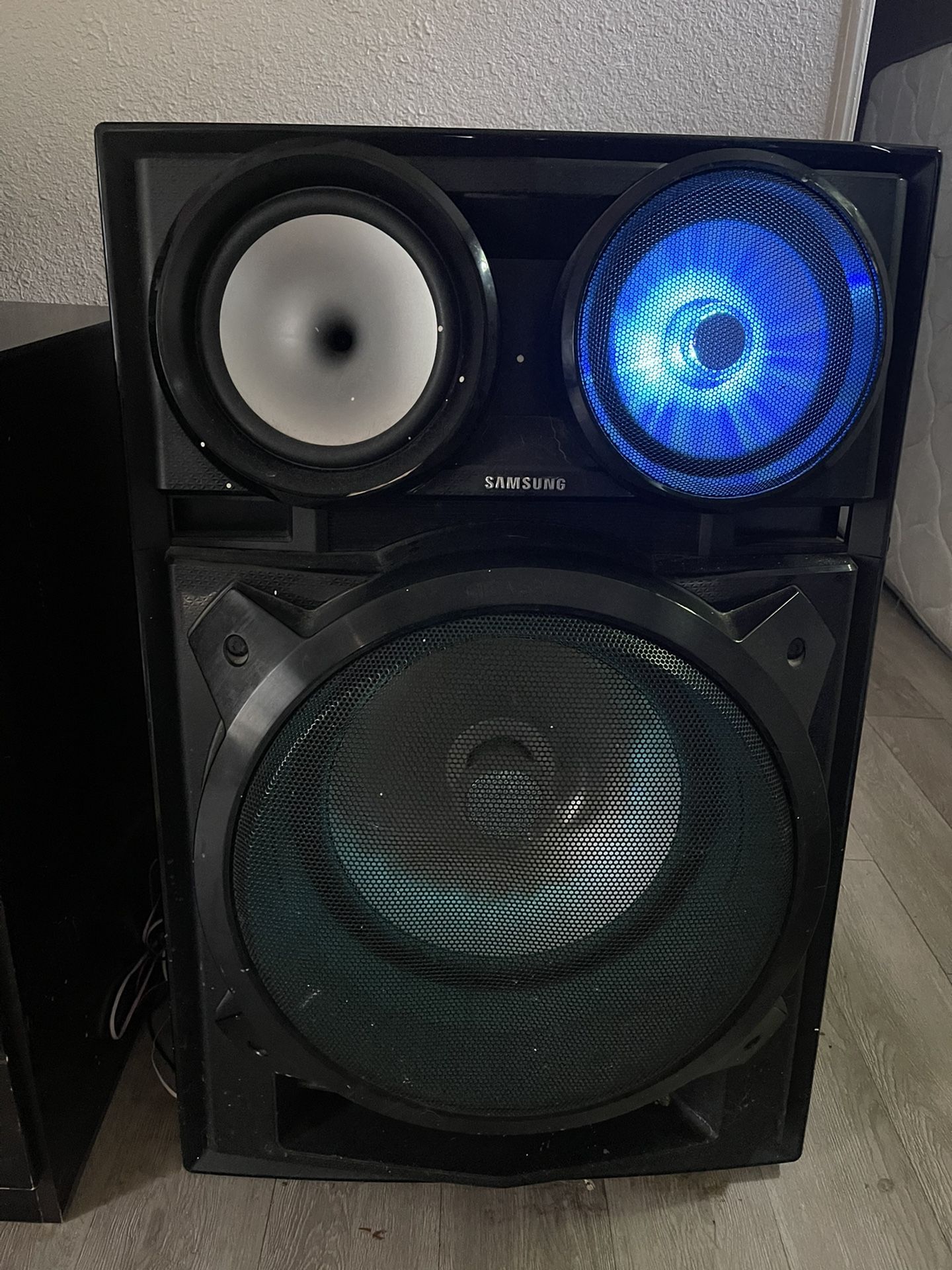 Samsung GIGA Beats