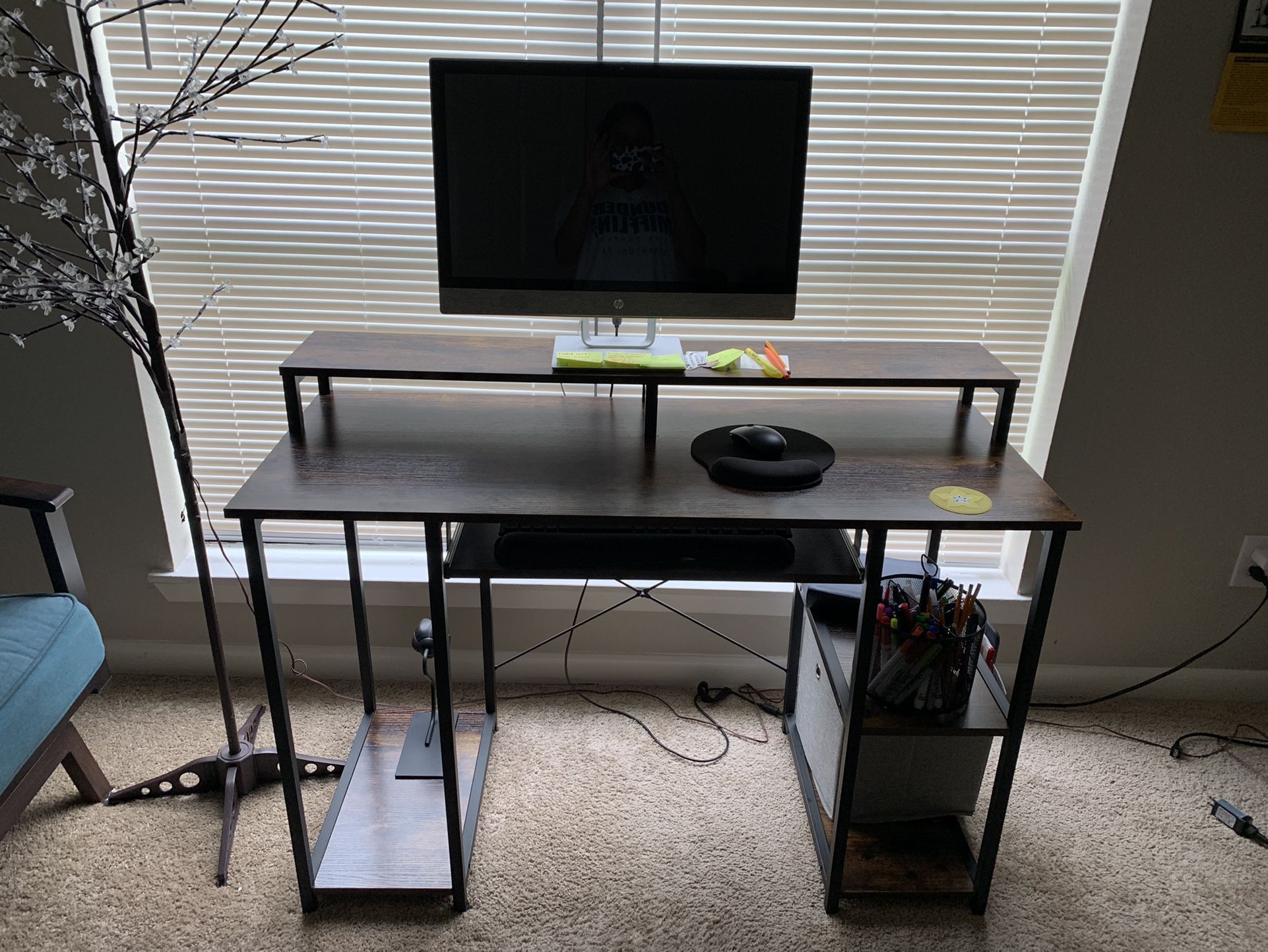 Computer desk 