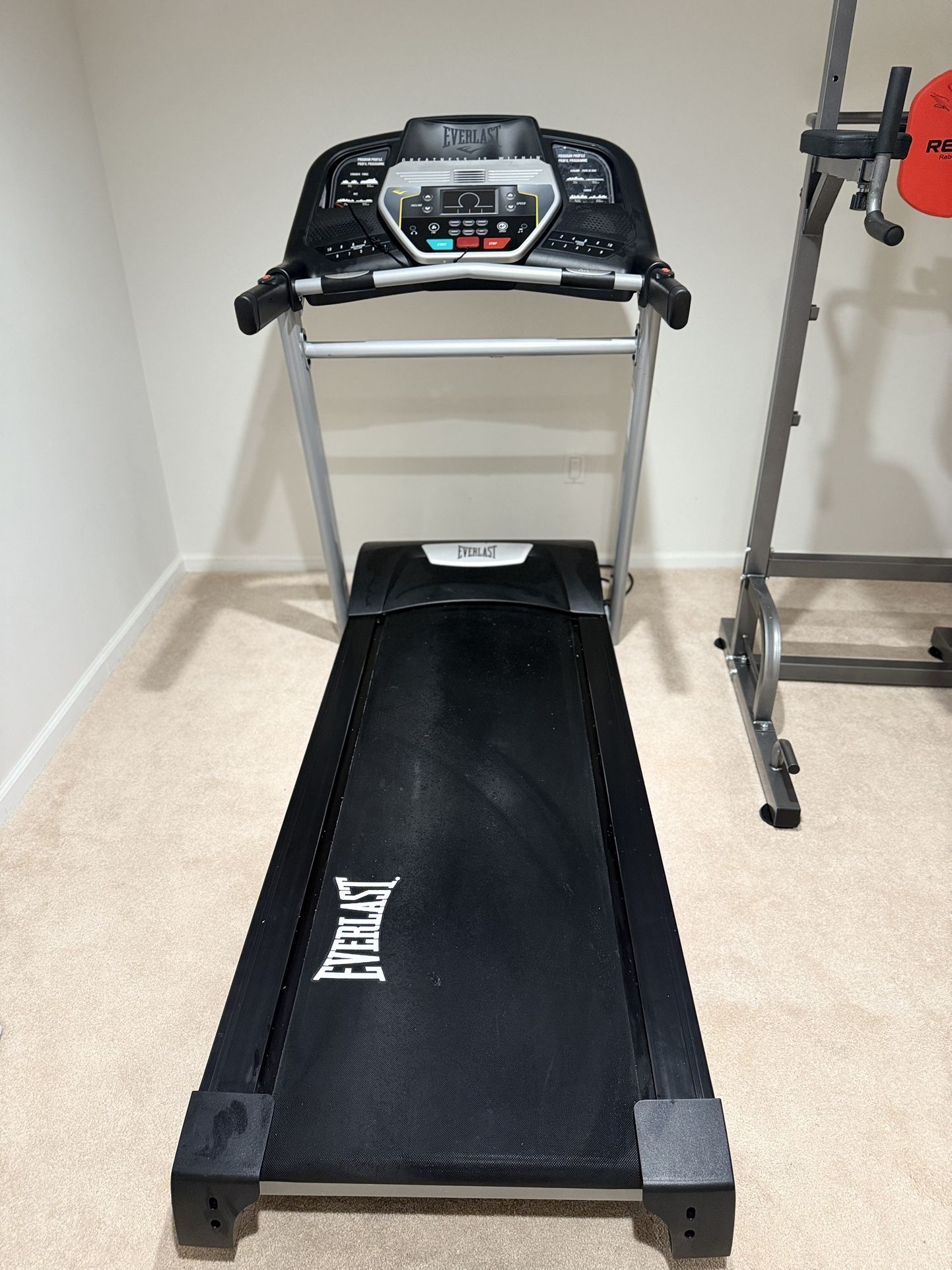 Everlast treadmill in excellent condition.