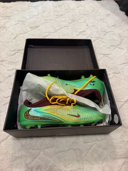 TRAVIS SCOTT CLEATS 10.5