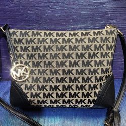 MICHAEL KORS FALLON  MK Signature Beige Black Jacquard Messenger Shoulder Bag