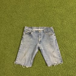 34 Levi Jorts