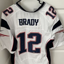 TOM BRADY SIGNED JERSEY W/ COA - PATRIOTS 