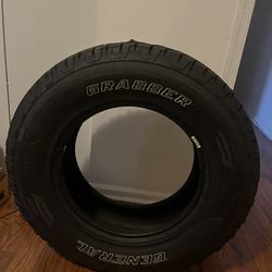 Tire  265/65/17
