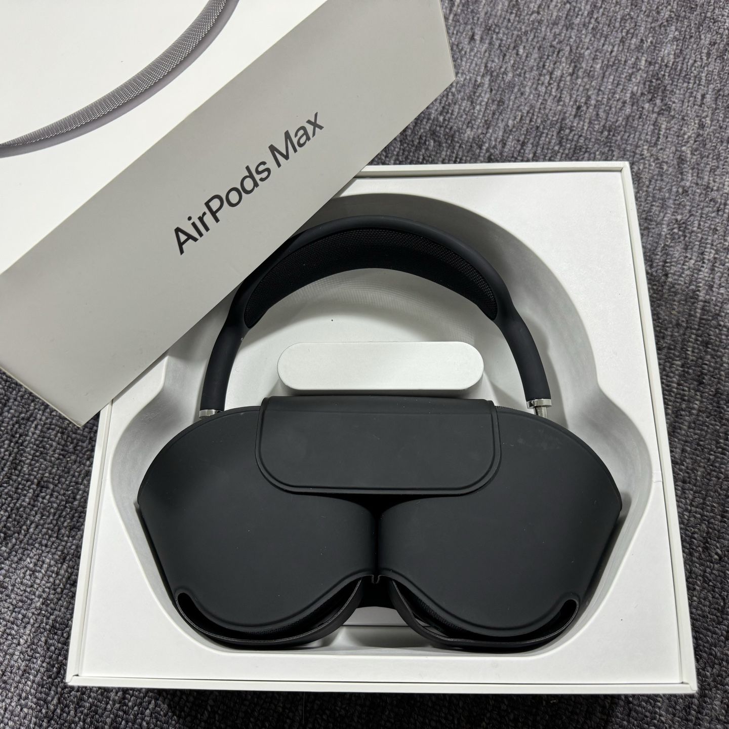 Apple AirPods Max with Smart Case in Space Gray (Open Box Apple AirPods Max with Smart Case in Space Gray (Open Box