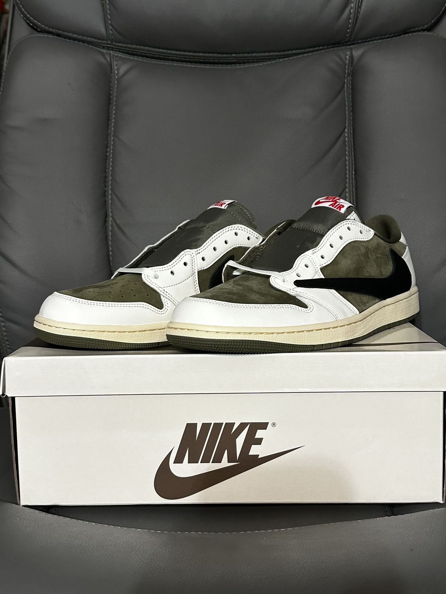 Jordan 1 Travis Scott Medium Olives