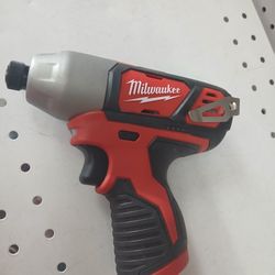 Milwaukee new 1/4" Impact 12M nuevo