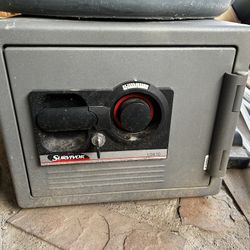 Fireproof Safe - Survivor L0410