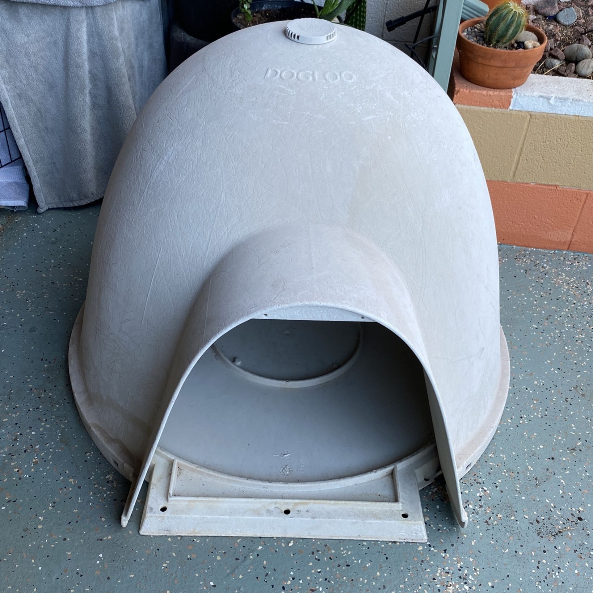 Dog House-Igloo