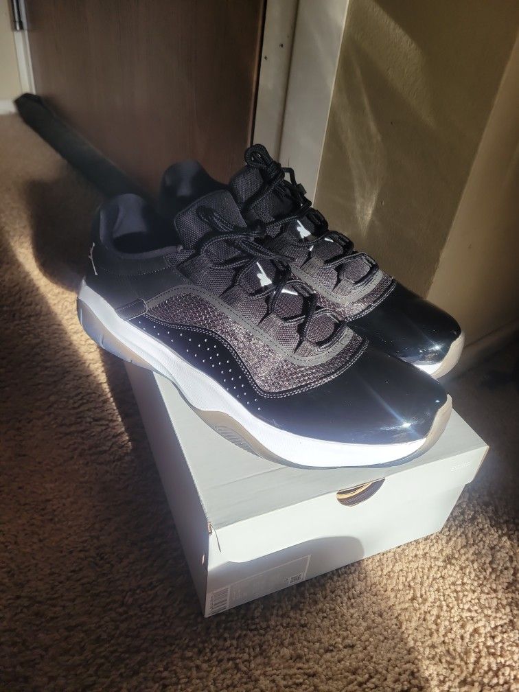 Jordan 11 CMFT Low
Black White