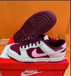 Nike Dunk Low Valentine's Day 2023 Size 10 Brand New