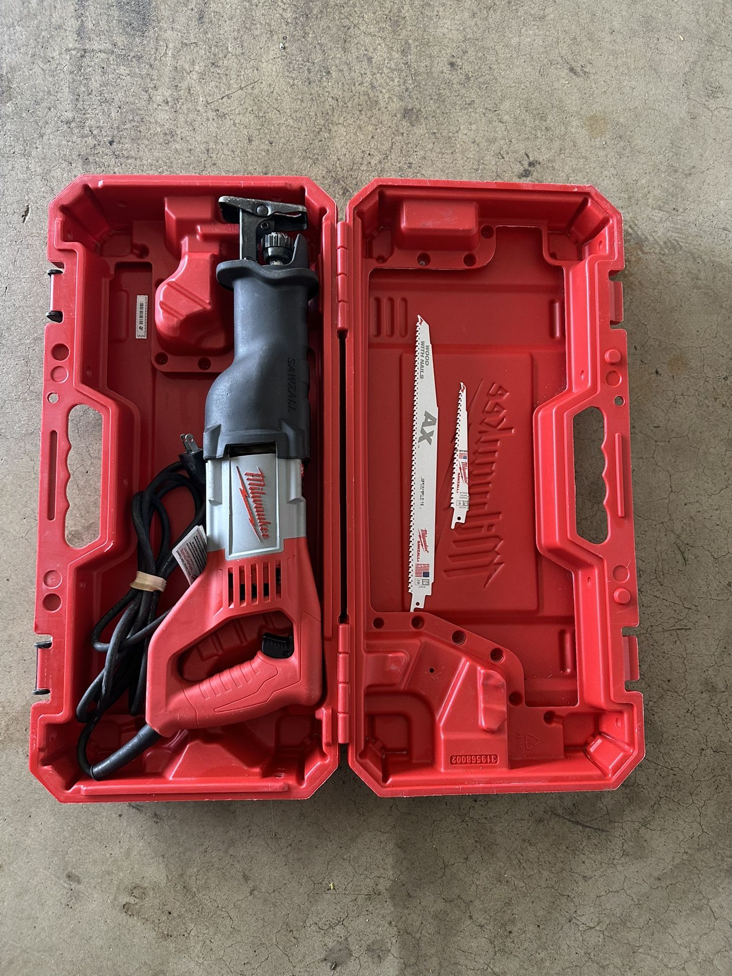 Milwaukee 12 Amp SAWZALL Reciprocating Saw with Case