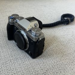 Fujifilm X-T5 Mirrorless Camera Silver (Slightly Used)